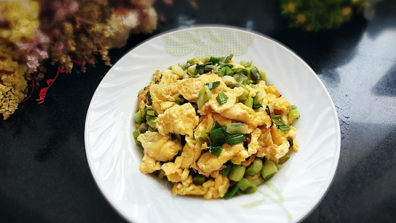 青蒜炒鸡蛋,入盘享用吧