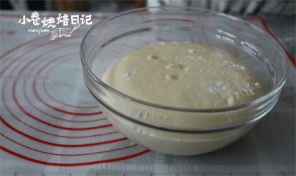 一把香葱也能制造惊喜,您的早餐伴侣已备好!,3、盖上保鲜膜进行第一次发酵,发酵至2倍大。(用手指沾<a style='color:red;display:inline-block;' href='/shicai/ 28205'>高粉</a>戳进来,洞不会回缩即可)