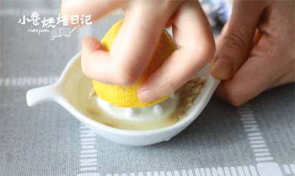 再也不用担心草莓过季了,只需三步,你还能再吃三个月,4、冰箱取出后,带一次性手套,稍稍的捏拌下,并挤出柠檬汁备用!