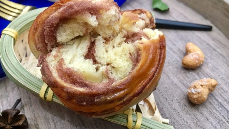 扭扭层层豆沙面包,面包内部也是层层都有豆沙,面包也是奶香松软,早餐下午茶都很棒