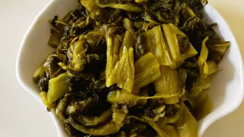 酸辣巴沙鱼,<a style='color:red;display:inline-block;' href='/shicai/ 3361'>酸菜</a>提前泡一下,沥干水分切段