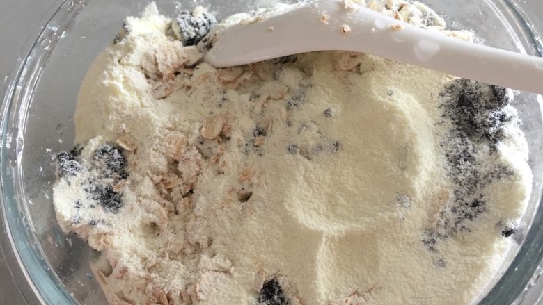 核桃牛奶芝麻麦片早餐,温开水泡开，泡3分钟就可以。