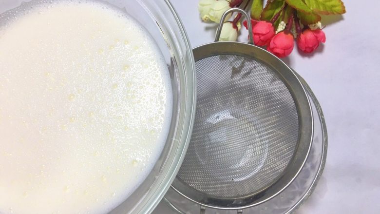 双皮奶,反复过筛三、四次