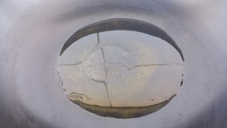 排骨炖豆角土豆,锅里热油