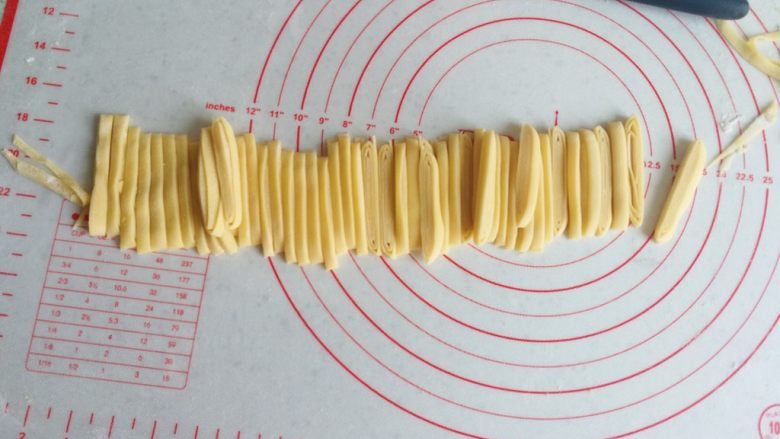 葱不够的葱油面,切吧切吧,宽细随你吧