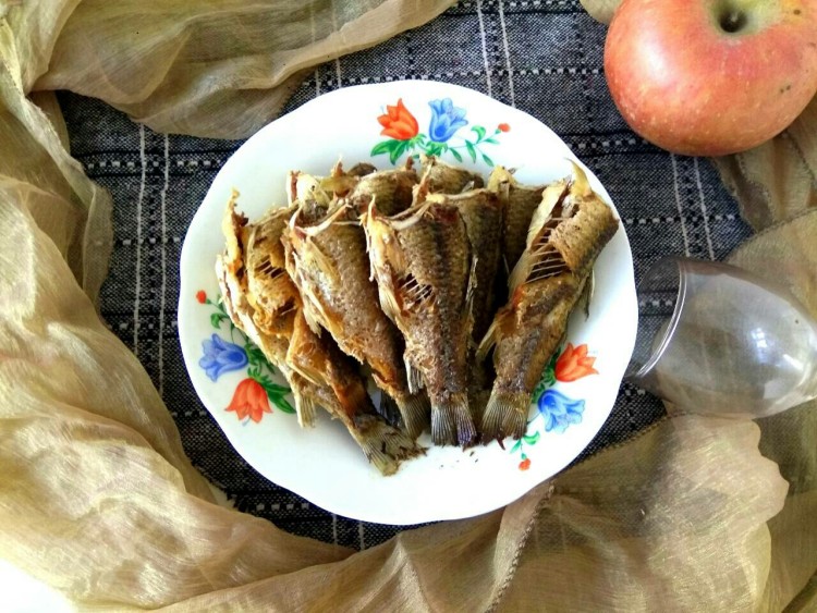 干炸小鲫鱼+糖醋小鲫鱼