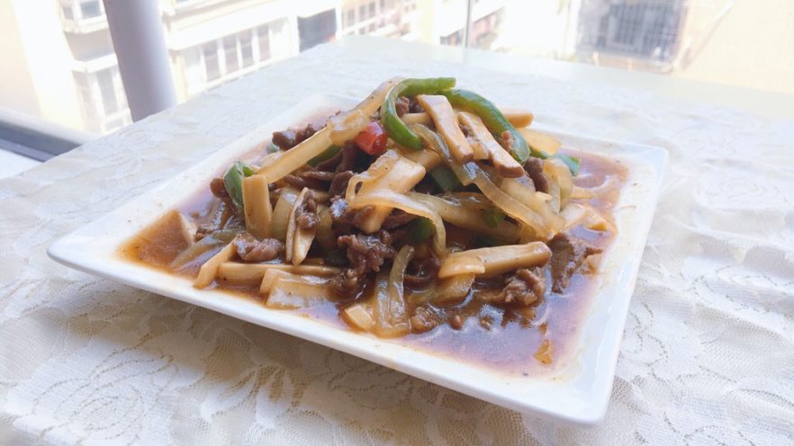 甜椒洋葱杏鲍菇炒牛肉