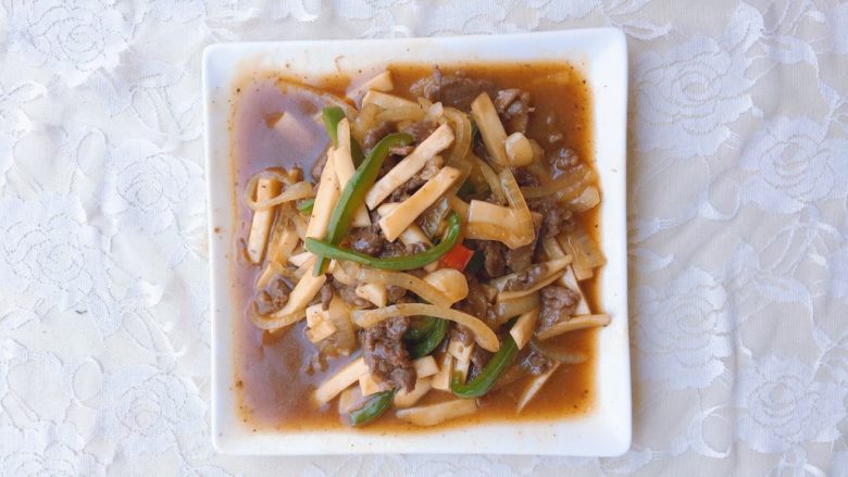 甜椒洋葱杏鲍菇炒牛肉,成品图