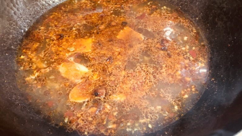 麻辣馄饨,这边汤小火保温