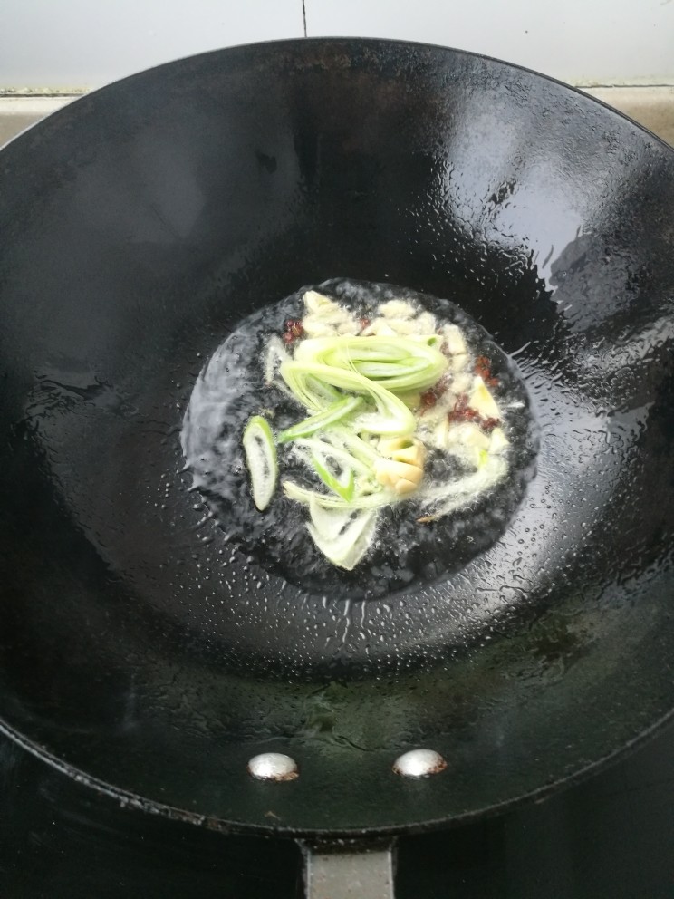 豆角焖面,再放葱蒜