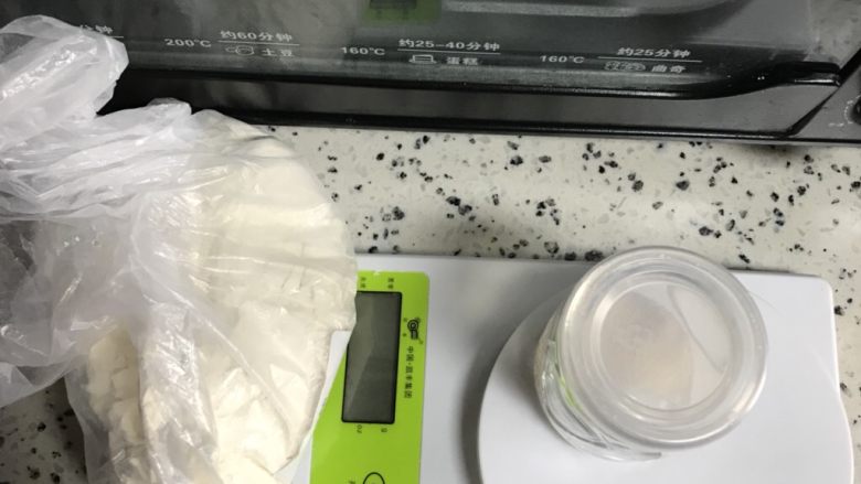 芝麻蜂蜜包,准备材料包子皮
