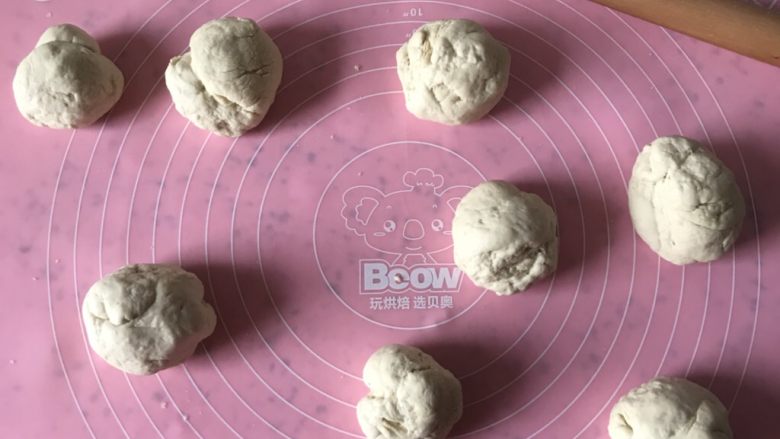 芝麻蜂蜜包,分成同等量 接下来做包子馅