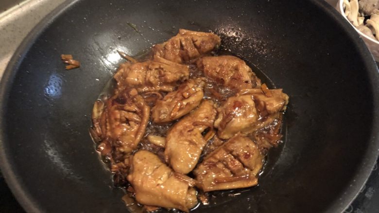 香橙鸡翅,然后大火收汁。