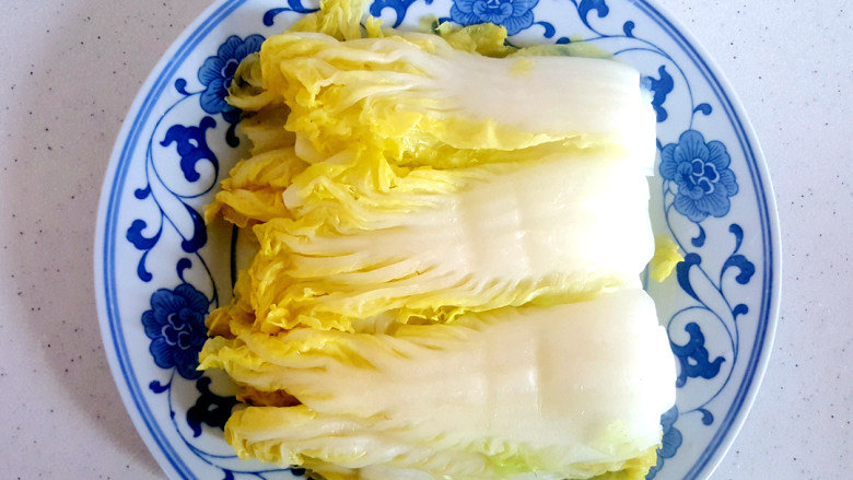 ~咸肉娃娃菜,捞出,整齐摆好。