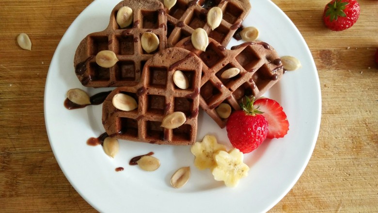 经典格子华夫饼Belgian Waffle(奶香原味&可可味),淋上炼乳,搭配自己喜欢的坚果和水果。