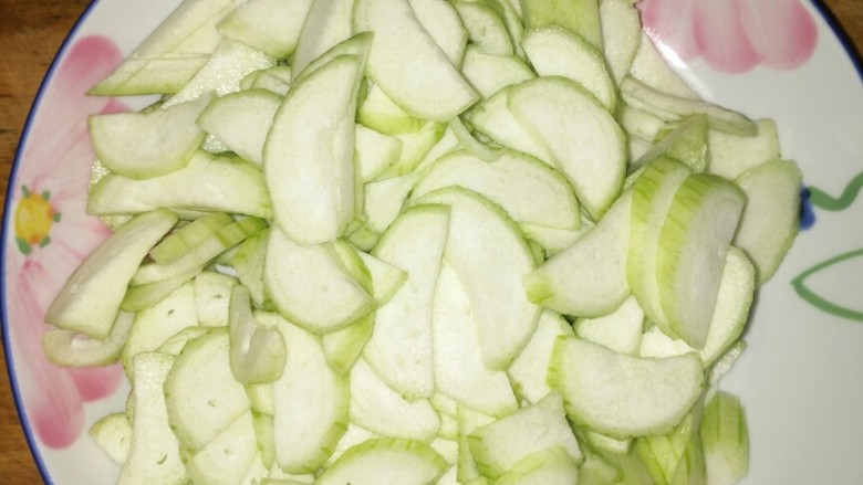 丝瓜青豆,丝瓜切片