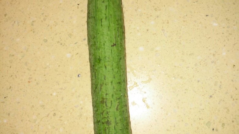 丝瓜青豆,<a style='color:red;display:inline-block;' href='/shicai/ 57'>丝瓜</a>去皮