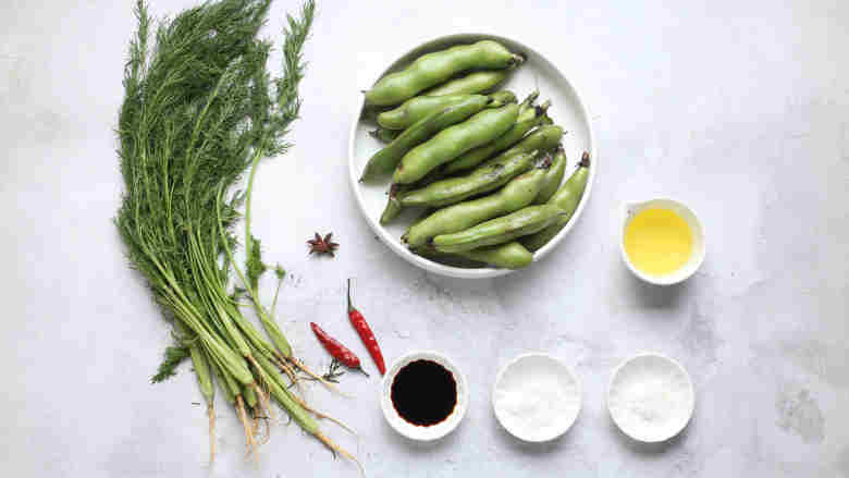 茴香蚕豆,准备好所需食材和调味。