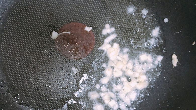 丝瓜炒蛋,翻炒出香味~