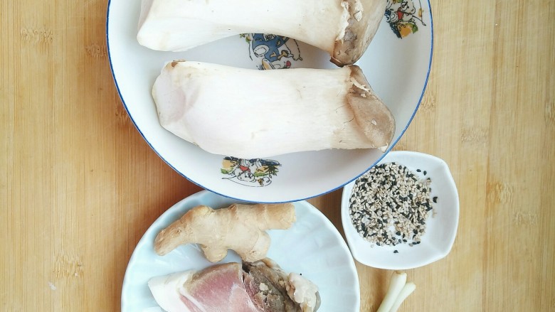 肉沫杏鲍菇,准备食材。