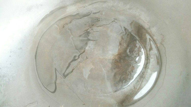 肉沫杏鲍菇,热锅放油。