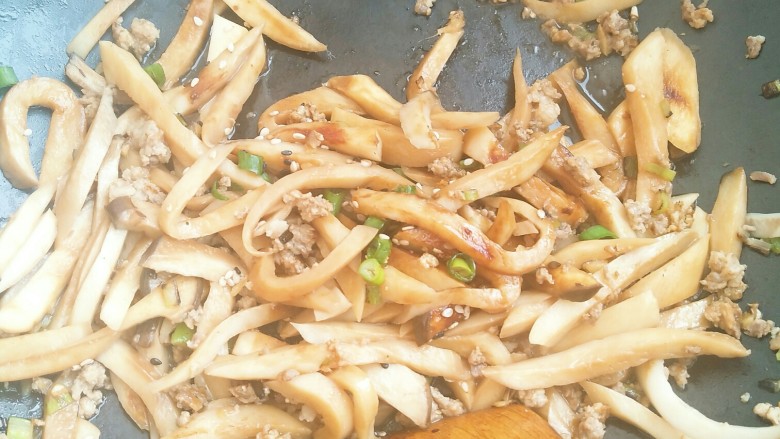 肉沫杏鲍菇,翻炒一下出锅。