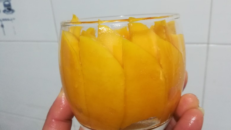 #辅食计划#~芒果酸奶杯,从外面看,大致是这样。