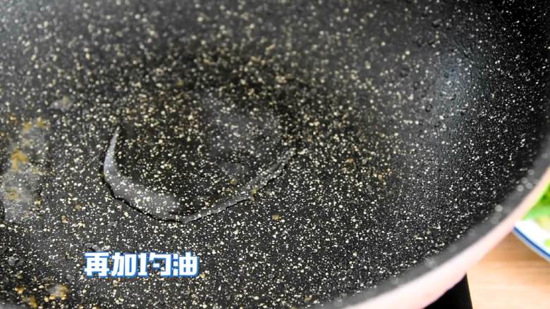 家常小炒的代表之一,从小就爱吃,再加一勺油。