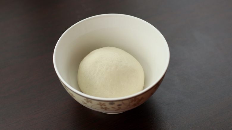 春色-桃花酥,密封放在容器内,冷藏半小时