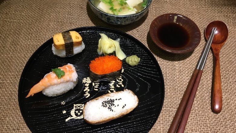握寿司套餐,煮个豆腐味增汤!完美综合握寿司!👍