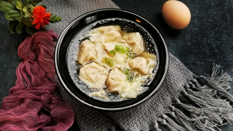 胡萝卜巴沙鱼牛肉小馄饨,宝儿的早餐，营养又美味