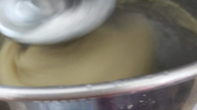椰子油鸡蛋营养吐司,厨师机开两档开始揉面