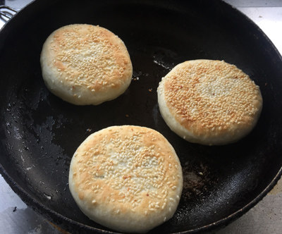 荠菜馅饼,两面煎金黄色