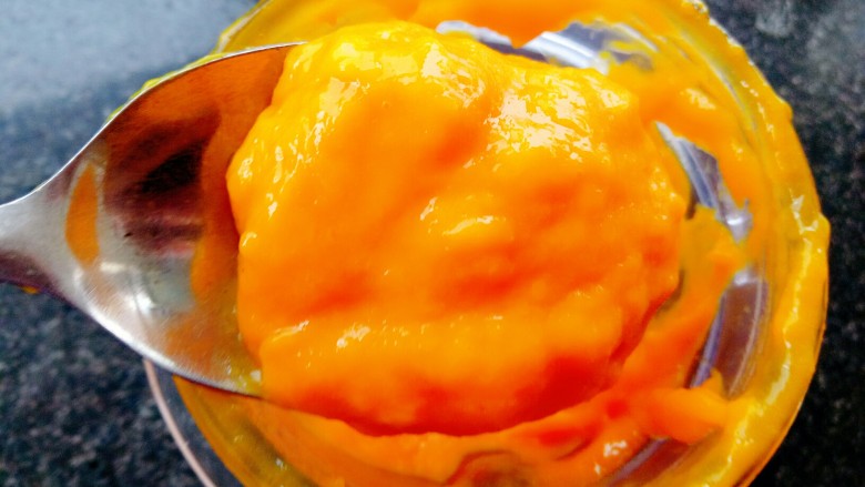 芒果糯米糍, 打好的芒果泥