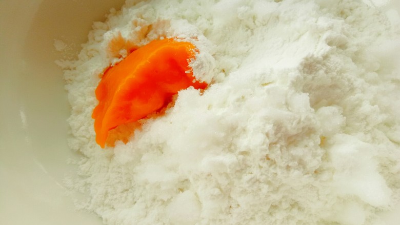 芒果糯米糍,倒入芒果泥