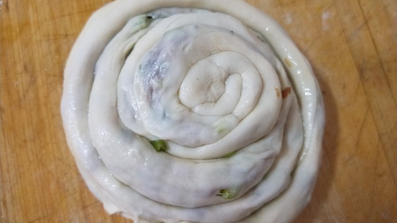 山西太原特色小吃,羊肉手抓饼,卷好的图片。