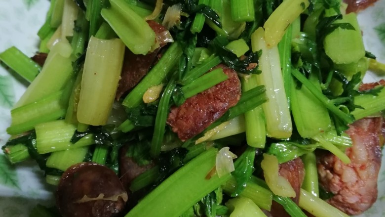 香肠炒芹菜