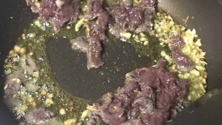 猜着做饭:韭香牦牛肉,下牛肉