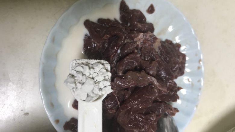 猜着做饭:韭香牦牛肉,<a style='color:red;display:inline-block;' href='/shicai/ 757'>芡粉</a>