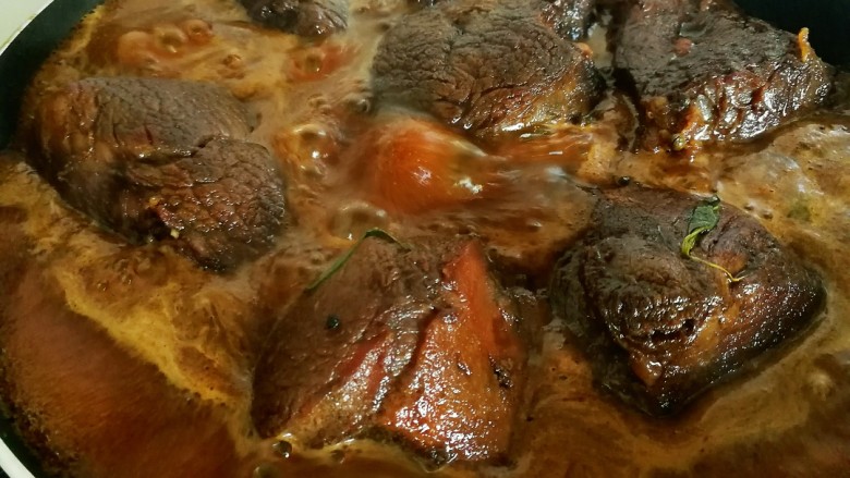 干切牛肉,大火烧开