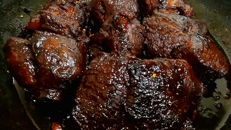 干切牛肉,大火收汁,差不多汁收干了关火