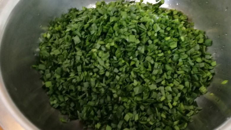 家庭版&肉三鲜混沌,切韭菜(如图)