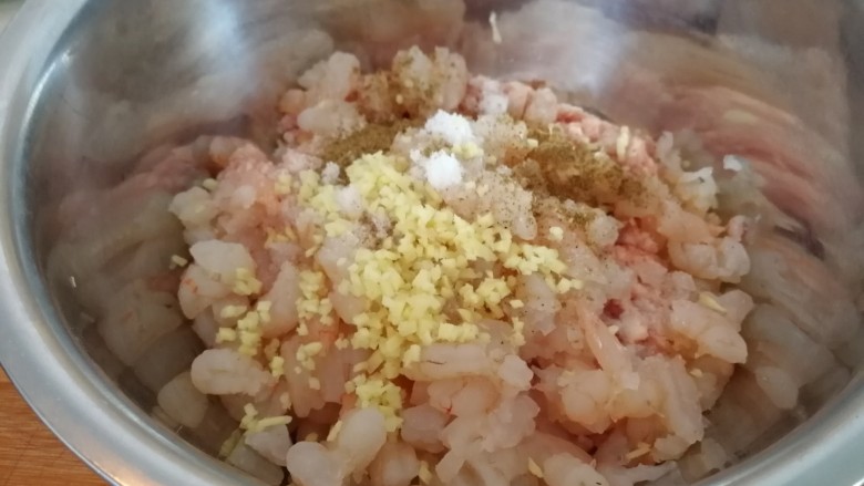 家庭版&肉三鲜混沌,加姜沫,盐,糖,<a style='color:red;display:inline-block;' href='/shicai/ 10404'>花椒面</a>。