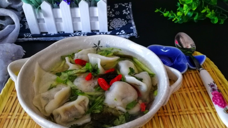家庭版&肉三鲜混沌,照个相吧,鲜香美味。