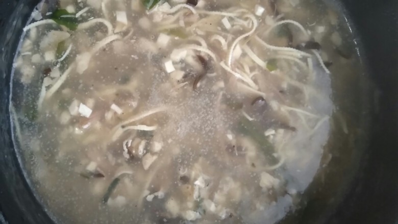 暖胃胡辣汤再冷也不怕!,再次烧开。