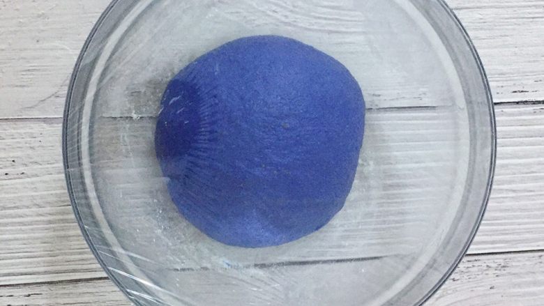星空全麦果干面包(冷藏发酵),和好的面团盖保鲜膜室温下发酵,夏天30分,秋冬45~60分钟