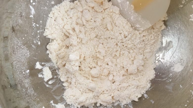 红薯棒小饼干,用刮刀,也可以用手混合,保证黄油与面粉充分混合