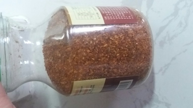 宅吃辣豆腐,先拍一下家庭自制<a style='color:red;display:inline-block;' href='/shicai/ 9613'>辣椒面</a>。这个辣度在本人承受范围内的，市面上有卖<a style='color:red;display:inline-block;' href='/shicai/ 9613'>辣椒面</a>的，但个人感觉辣度有些强烈，所以一直在用家庭自制<a style='color:red;display:inline-block;' href='/shicai/ 9613'>辣椒面</a>。