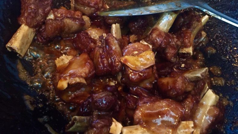 糖醋排骨,汁收干即可