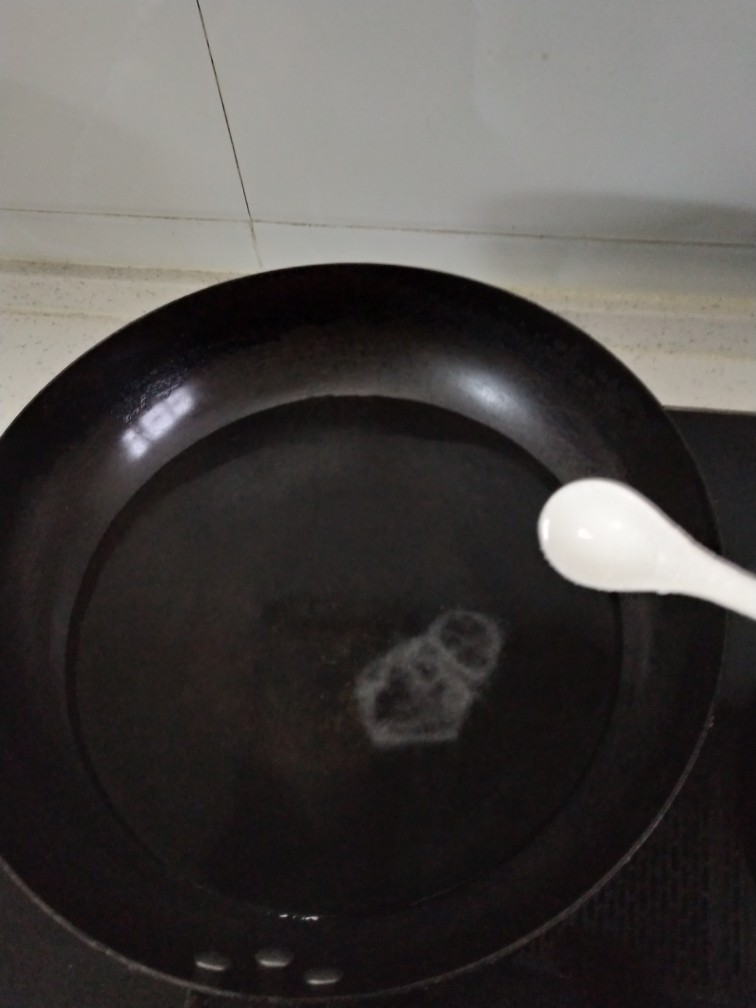 简易版意大利通心粉,坐锅,添水,加一勺盐